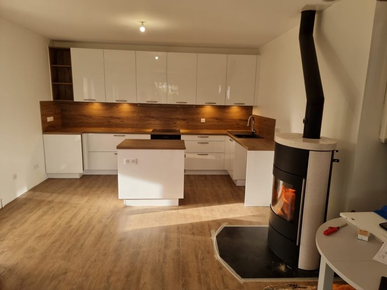 cuisine contemporaine blanche et bois